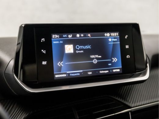 Peugeot 2008 1.2 PureTech Allure Sport Automaat (APPLE CARPLAY, GROOT NAVI, LANE ASSIST, SPORTSTOELEN, PARKEER... ActivLease financial lease