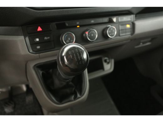 Volkswagen Crafter 35 2.0 TDI L3H2 Airco Carplay Cruise Navigatie PDC 3 Persoons ActivLease financial lease