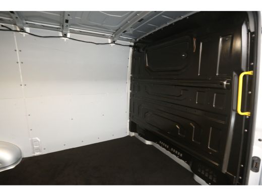 Volkswagen Crafter 35 2.0 TDI L3H2 Airco Carplay Cruise Navigatie PDC 3 Persoons ActivLease financial lease