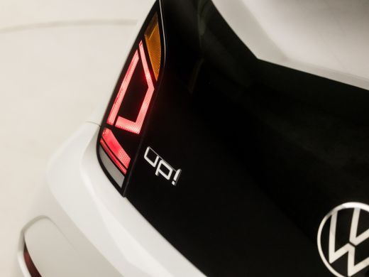 Volkswagen up! 1.0 BMT High Up! (5 DEURS, BLUETOOTH, STOELVERWARMING, SPORTSTOELEN, LM VELGEN, GETINT GLAS, ELEK... ActivLease financial lease