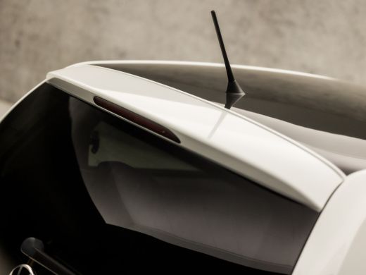 Volkswagen up! 1.0 BMT High Up! (5 DEURS, BLUETOOTH, STOELVERWARMING, SPORTSTOELEN, LM VELGEN, GETINT GLAS, ELEK... ActivLease financial lease