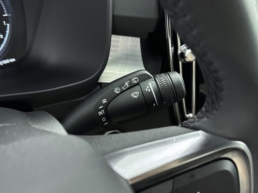 Volvo  XC40 1.5 T4 Recharge Plus Dark | Voorruit verwarming | Trekhaak | PDC + 360 Camera | Adaptive Cruiscon... ActivLease financial lease