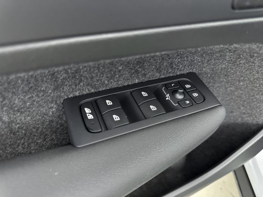 Volvo  XC40 1.5 T4 Recharge Plus Dark | Voorruit verwarming | Trekhaak | PDC + 360 Camera | Adaptive Cruiscon... ActivLease financial lease