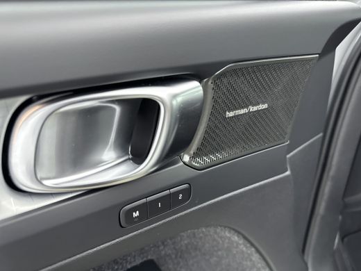 Volvo  XC40 1.5 T4 Recharge Plus Dark | Voorruit verwarming | Trekhaak | PDC + 360 Camera | Adaptive Cruiscon... ActivLease financial lease