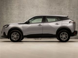 Peugeot 2008 1.2 PureTech Allure Sport Automaat (APPLE CARPLAY, GROOT NAVI, LANE ASSIST, SPORTSTOELEN, PARKEER...