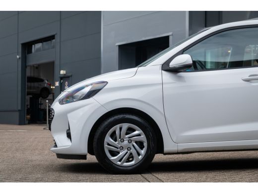 Hyundai i10 1.0 Comfort | Airco | Cruise Control | Apple Carplay/Android Auto | Achterbank in delen neerklapb... ActivLease financial lease