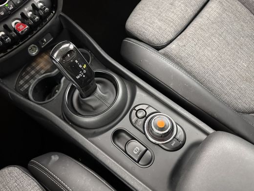 Mini Clubman 1.5 Cooper Chili (INCL-BTW) Aut. *LEATHER-MICROFIBRE | FULL-LED | KEYLESS | NAVI-FULLMAP | SPORT-... ActivLease financial lease