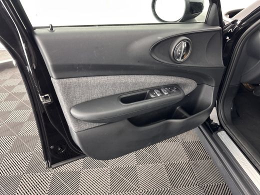 Mini Clubman 1.5 Cooper Chili (INCL-BTW) Aut. *LEATHER-MICROFIBRE | FULL-LED | KEYLESS | NAVI-FULLMAP | SPORT-... ActivLease financial lease
