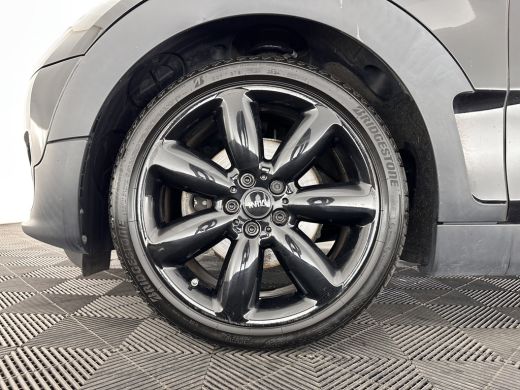 Mini Clubman 1.5 Cooper Chili (INCL-BTW) Aut. *LEATHER-MICROFIBRE | FULL-LED | KEYLESS | NAVI-FULLMAP | SPORT-... ActivLease financial lease