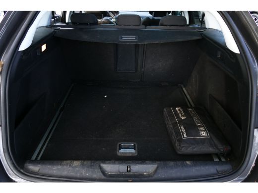 Peugeot 308 SW 1.2 PURETECH 130PK ALLURE / NAVI / LED / PDC / CLIMA / 16"LMV / CAMERA / PANO.DAK / BLUETOOTH ... ActivLease financial lease