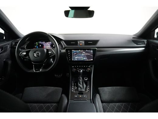 Skoda Superb Combi 1.4 TSI PHEV 204PK DSG-6 iV Sportline Business | TREKHAAK | PANORAMADAK | NAVIGATIE | 19 IN... ActivLease financial lease