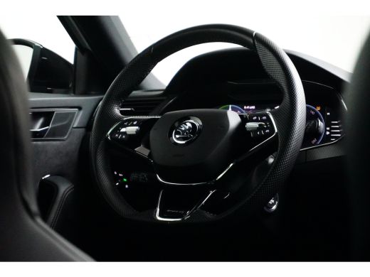 Skoda Superb Combi 1.4 TSI PHEV 204PK DSG-6 iV Sportline Business | TREKHAAK | PANORAMADAK | NAVIGATIE | 19 IN... ActivLease financial lease