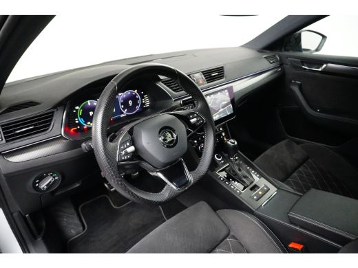 Skoda Superb Combi 1.4 TSI PHEV 204PK DSG-6 iV Sportline Business | TREKHAAK | PANORAMADAK | NAVIGATIE | 19 IN... ActivLease financial lease