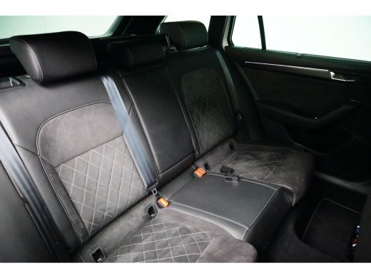 Skoda Superb Combi 1.4 TSI PHEV 204PK DSG-6 iV Sportline Business | TREKHAAK | PANORAMADAK | NAVIGATIE | 19 IN... ActivLease financial lease