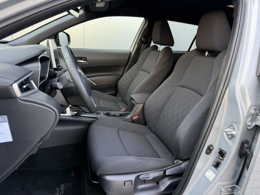 Toyota Corolla Cross Hybrid 140 Style **NAVIGATIE/ DODEHOEK DETECTIE/ PARKEERSENSOREN/ 36 MAANDEN GARANTIE** ActivLease financial lease