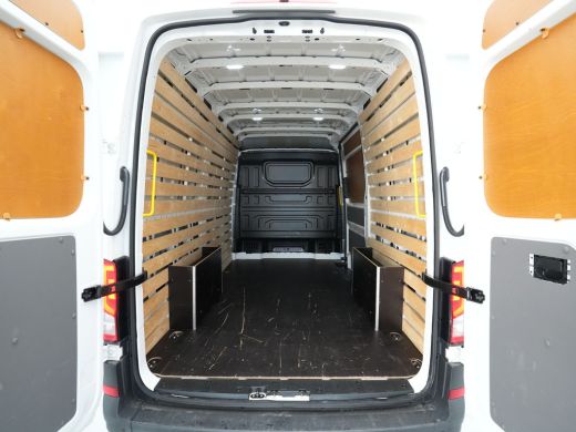 Volkswagen Crafter 35 2.0 TDI L3H3 Highline EURO VI Trekhaak Betimmering App. Camera ActivLease financial lease