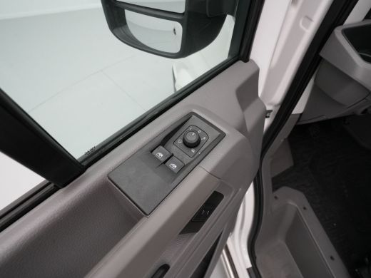 Volkswagen Crafter 35 2.0 TDI L3H3 Highline EURO VI Trekhaak Betimmering App. Camera ActivLease financial lease