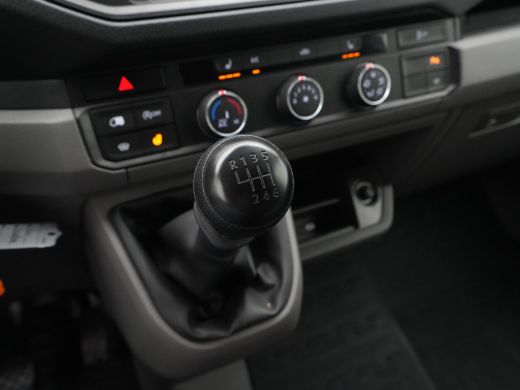 Volkswagen Crafter 35 2.0 TDI L3H3 Highline EURO VI Trekhaak Betimmering App. Camera ActivLease financial lease