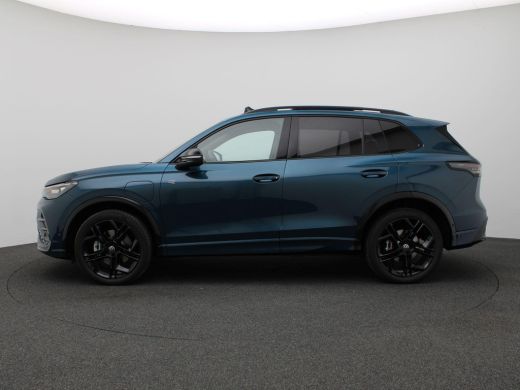 Volkswagen Tiguan 1.5 eHybrid R-Line Edition 272PK DSG Black Style, Trekhaak wegklapbaar, Panoramadak, Head-Up disp... ActivLease financial lease