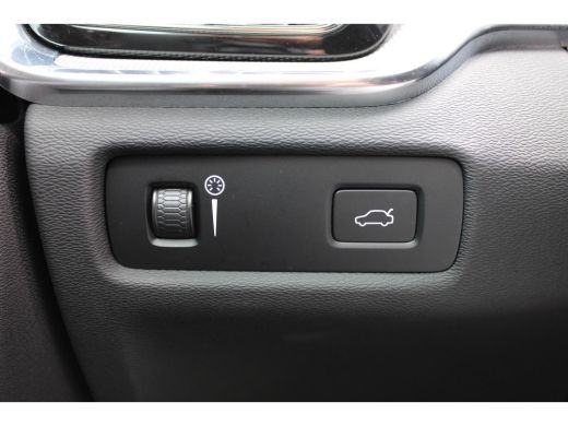 Volvo  S60 B3 R-Design | Styling-Pakket | Panoramisch schuif-/kanteldak | Stoel & stuurwielverwarming | ActivLease financial lease