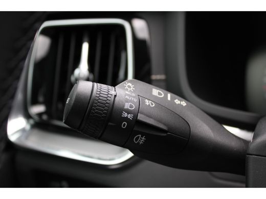 Volvo  S60 B3 R-Design | Styling-Pakket | Panoramisch schuif-/kanteldak | Stoel & stuurwielverwarming | ActivLease financial lease