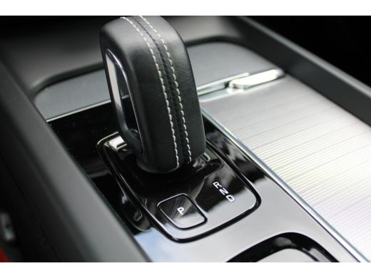 Volvo  S60 B3 R-Design | Styling-Pakket | Panoramisch schuif-/kanteldak | Stoel & stuurwielverwarming | ActivLease financial lease
