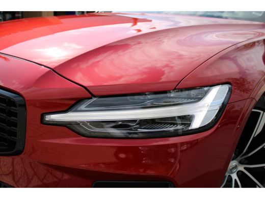 Volvo  S60 B3 R-Design | Styling-Pakket | Panoramisch schuif-/kanteldak | Stoel & stuurwielverwarming | ActivLease financial lease