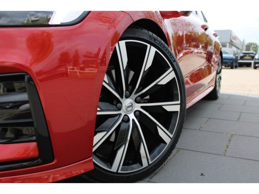 Volvo  S60 B3 R-Design | Styling-Pakket | Panoramisch schuif-/kanteldak | Stoel & stuurwielverwarming | ActivLease financial lease