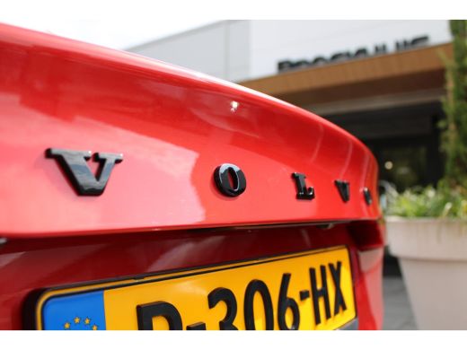 Volvo  S60 B3 R-Design | Styling-Pakket | Panoramisch schuif-/kanteldak | Stoel & stuurwielverwarming | ActivLease financial lease