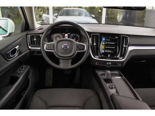 Volvo  V60 2.0 B3 Momentum Advantage | 1e eigenaar | BTW auto | Origineel NL | LED | Camera | 17 inch | Crui... ActivLease financial lease