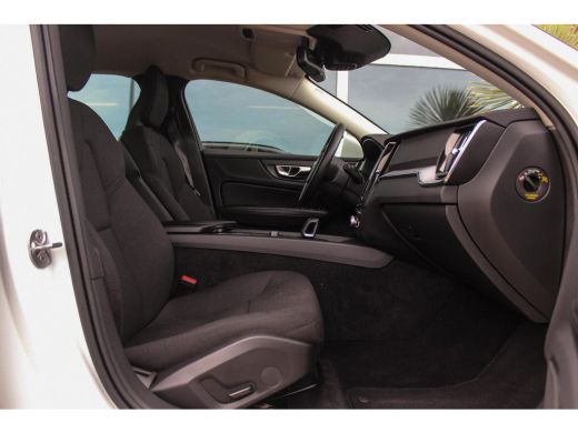 Volvo  V60 2.0 B3 Momentum Advantage | 1e eigenaar | BTW auto | Origineel NL | LED | Camera | 17 inch | Crui... ActivLease financial lease