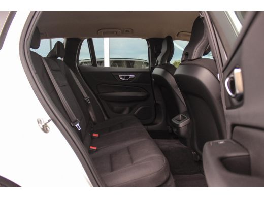 Volvo  V60 2.0 B3 Momentum Advantage | 1e eigenaar | BTW auto | Origineel NL | LED | Camera | 17 inch | Crui... ActivLease financial lease