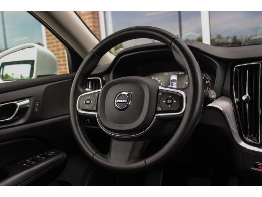 Volvo  V60 2.0 B3 Momentum Advantage | 1e eigenaar | BTW auto | Origineel NL | LED | Camera | 17 inch | Crui... ActivLease financial lease