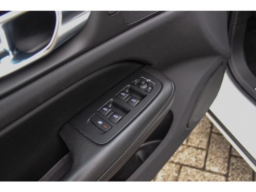 Volvo  V60 2.0 B3 Momentum Advantage | 1e eigenaar | BTW auto | Origineel NL | LED | Camera | 17 inch | Crui... ActivLease financial lease