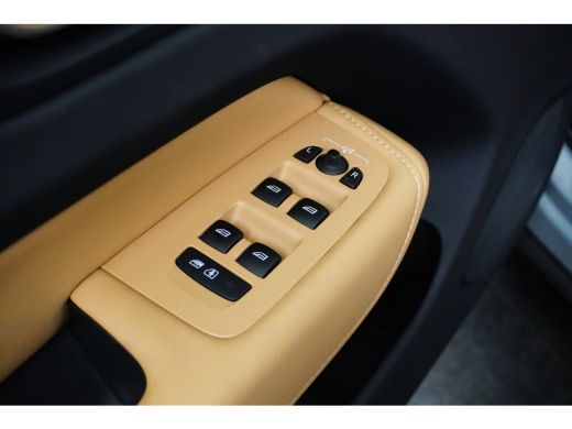 Volvo  XC60 2.0 T6 Plug-in hybrid AWD Plus Dark | Achterbank verwarmd | Apple Carplay/Android Auto|telefoonin... ActivLease financial lease