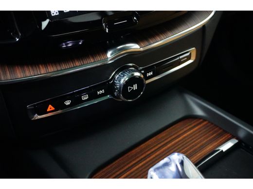 Volvo  XC60 2.0 T6 Plug-in hybrid AWD Plus Dark | Achterbank verwarmd | Apple Carplay/Android Auto|telefoonin... ActivLease financial lease