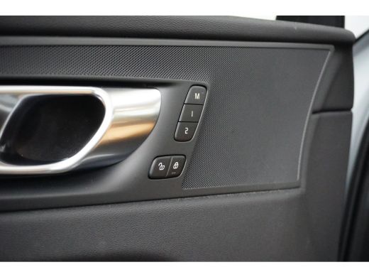 Volvo  XC60 2.0 T6 Plug-in hybrid AWD Plus Dark | Achterbank verwarmd | Apple Carplay/Android Auto|telefoonin... ActivLease financial lease