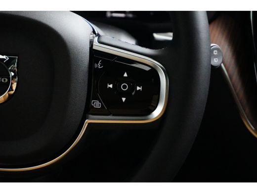 Volvo  XC60 2.0 T6 Plug-in hybrid AWD Plus Dark | Achterbank verwarmd | Apple Carplay/Android Auto|telefoonin... ActivLease financial lease
