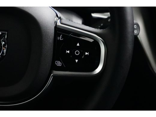 Volvo  XC60 2.0 T6 Plug-in hybrid AWD Plus Dark | Achterbank verwarmd | Elektrisch glazen panorama-dak | Elek... ActivLease financial lease