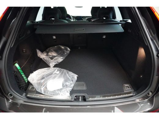 Volvo  XC60 2.0 T6 Plug-in hybrid AWD Plus Dark | Achterbank verwarmd | Elektrisch glazen panorama-dak | Elek... ActivLease financial lease