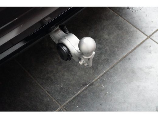 Volvo  XC60 2.0 T6 Plug-in hybrid AWD Plus Dark | Achterbank verwarmd | Elektrisch glazen panorama-dak | Elek... ActivLease financial lease