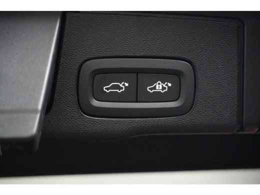 Volvo  XC60 2.0 T6 Plug-in hybrid AWD Plus Dark | Achterbank verwarmd | Elektrisch glazen panorama-dak | Elek... ActivLease financial lease