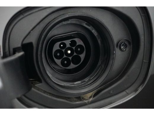 Volvo  XC60 2.0 T6 Plug-in hybrid AWD Plus Dark | Achterbank verwarmd | Elektrisch glazen panorama-dak | Elek... ActivLease financial lease