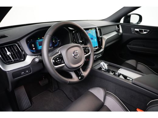 Volvo  XC60 2.0 T6 Plug-in hybrid AWD Plus Dark | Achterbank verwarmd | Elektrisch glazen panorama-dak | Elek... ActivLease financial lease