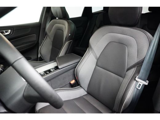 Volvo  XC60 2.0 T6 Plug-in hybrid AWD Plus Dark | Achterbank verwarmd | Elektrisch glazen panorama-dak | Elek... ActivLease financial lease