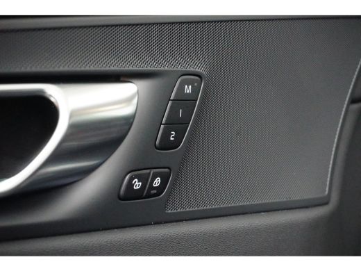 Volvo  XC60 2.0 T6 Plug-in hybrid AWD Plus Dark | Achterbank verwarmd | Elektrisch glazen panorama-dak | Elek... ActivLease financial lease