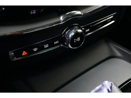 Volvo  XC60 2.0 T6 Plug-in hybrid AWD Plus Dark | Achterbank verwarmd | Elektrisch glazen panorama-dak | Elek... ActivLease financial lease