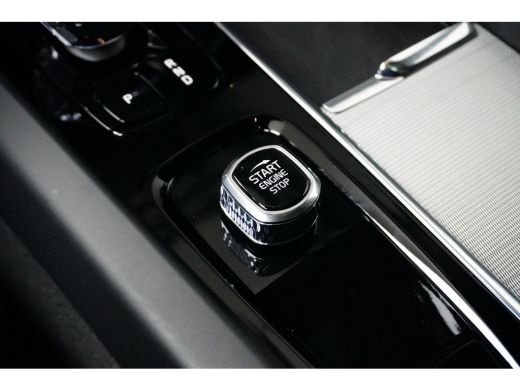 Volvo  XC60 2.0 T6 Plug-in hybrid AWD Plus Dark | Achterbank verwarmd | Elektrisch glazen panorama-dak | Elek... ActivLease financial lease