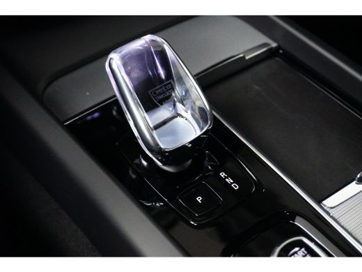 Volvo  XC60 2.0 T6 Plug-in hybrid AWD Plus Dark | Achterbank verwarmd | Elektrisch glazen panorama-dak | Elek... ActivLease financial lease