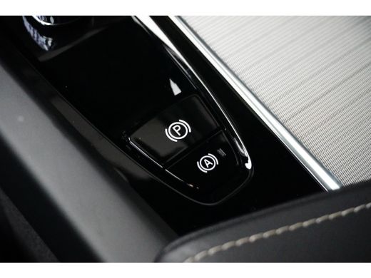 Volvo  XC60 2.0 T6 Plug-in hybrid AWD Plus Dark | Achterbank verwarmd | Elektrisch glazen panorama-dak | Elek... ActivLease financial lease